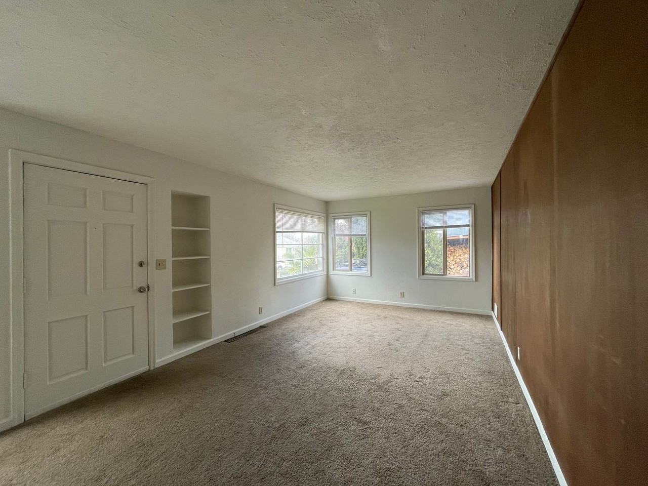 1606 Ne Highland St - Photo 5 of 11