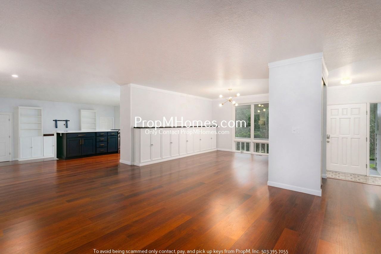 14201 Dolph Ct - Photo 4 of 33