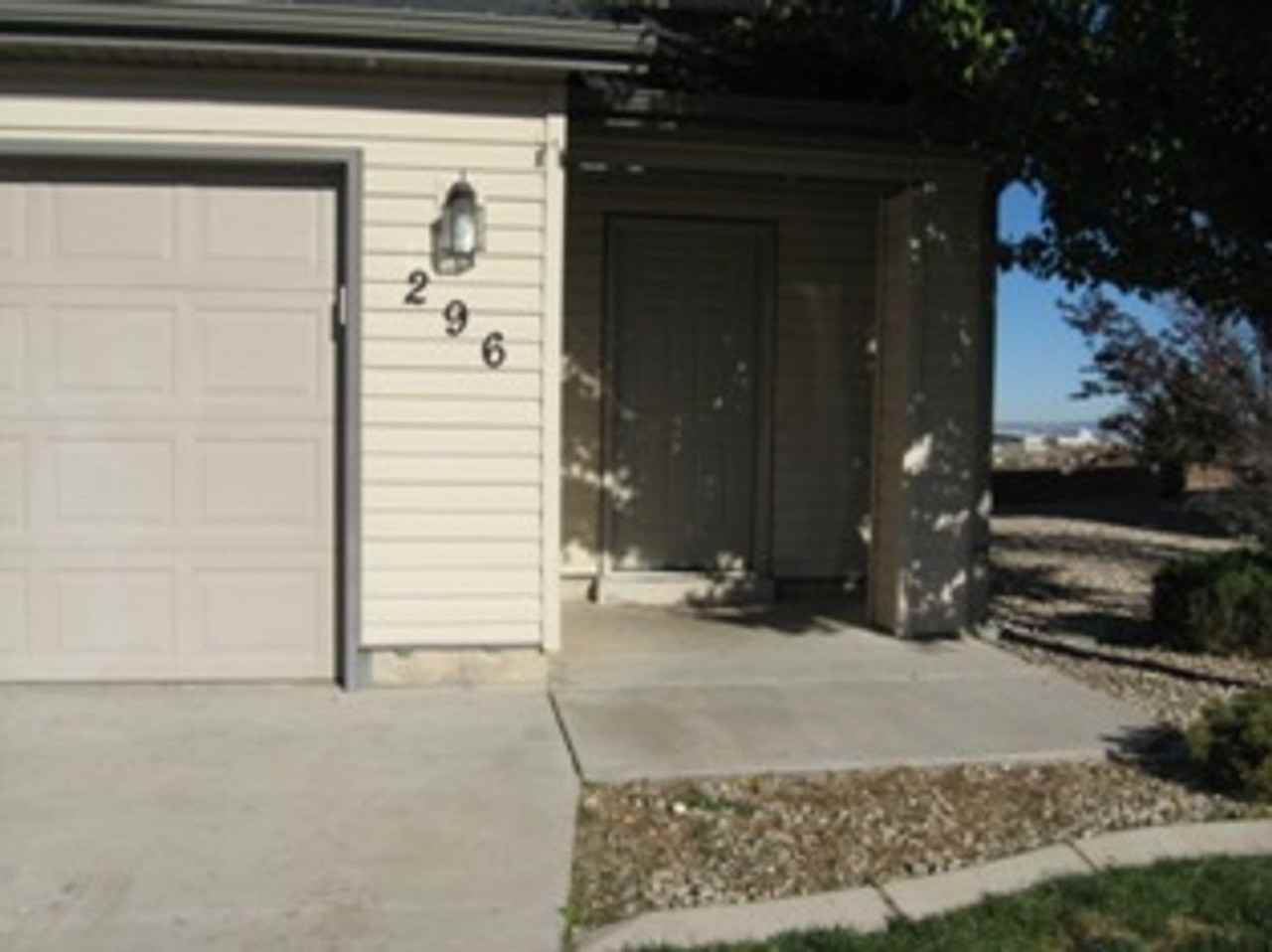 296 N Torrey Pines Cir - Photo 2 of 21