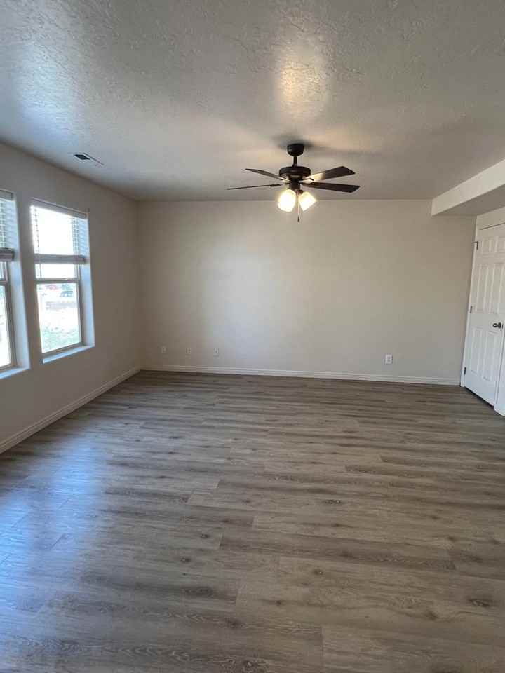 296 N Torrey Pines Cir - Photo 7 of 21