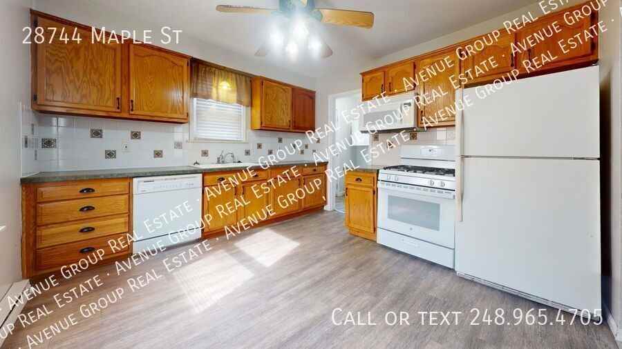 28744 Maple St - Photo 2 of 13