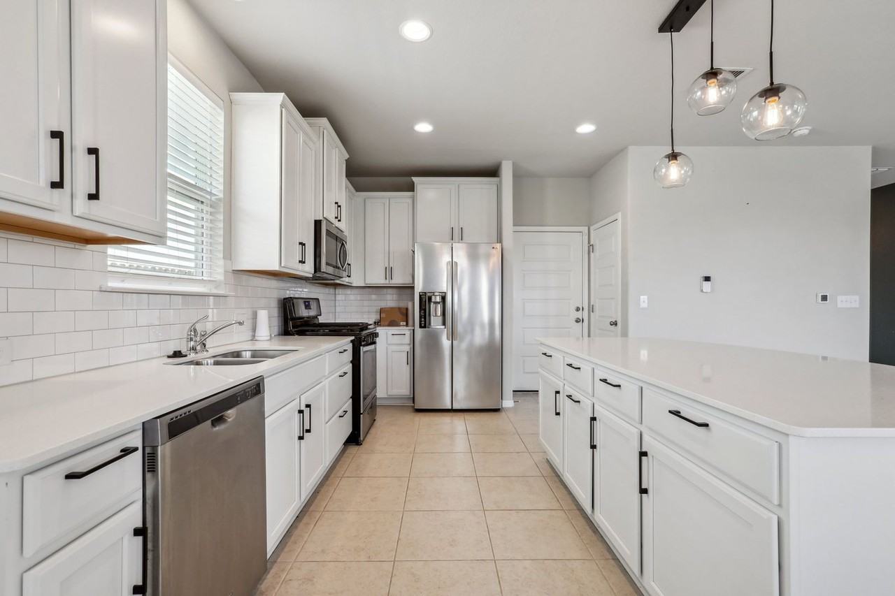 10210 Ansel Dr - Photo 3 of 26