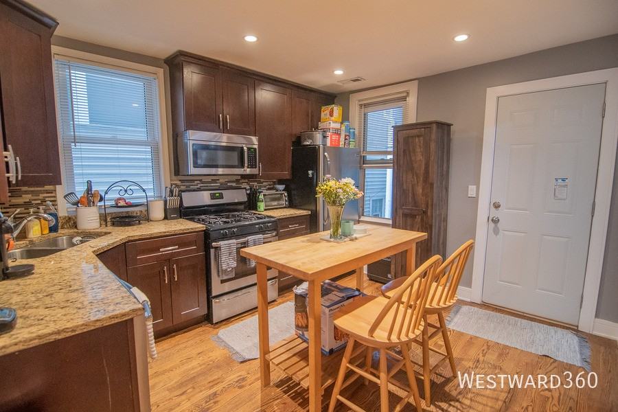 2733 N Wayne Ave #2 - Photo 2 of 21