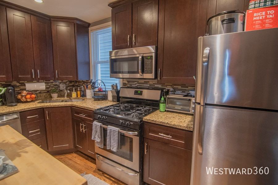 2733 N Wayne Ave #2 - Photo 6 of 21