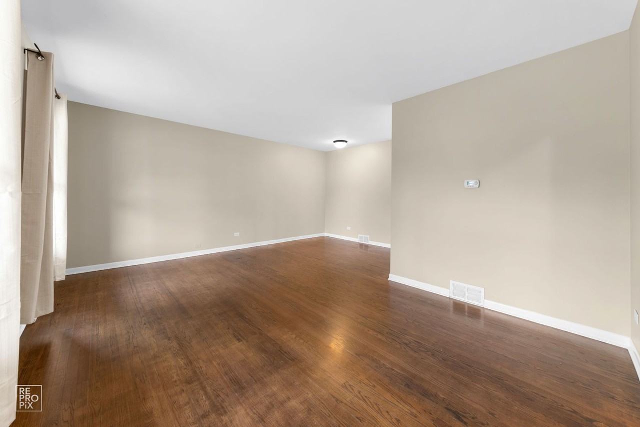 410 Northshore Dr - Photo 2 of 14