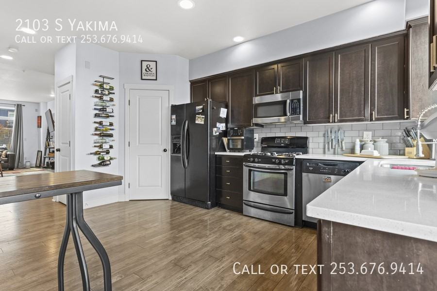 2103 Yakima Ave - Photo 2 of 26