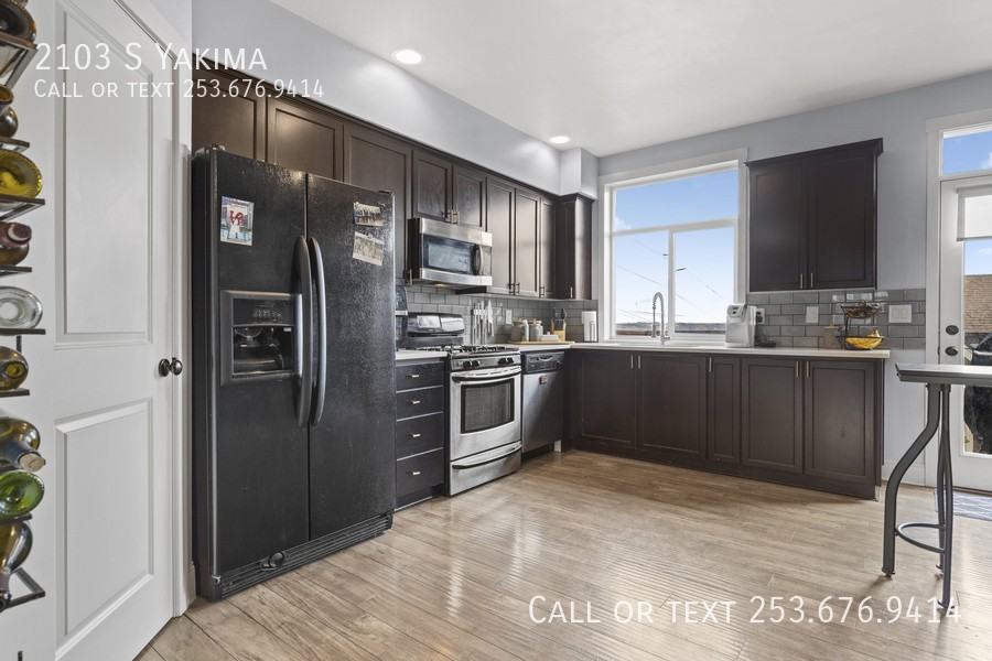 2103 Yakima Ave - Photo 3 of 26
