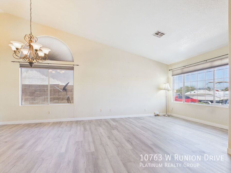 10763 W Runion Dr - Photo 2 of 34