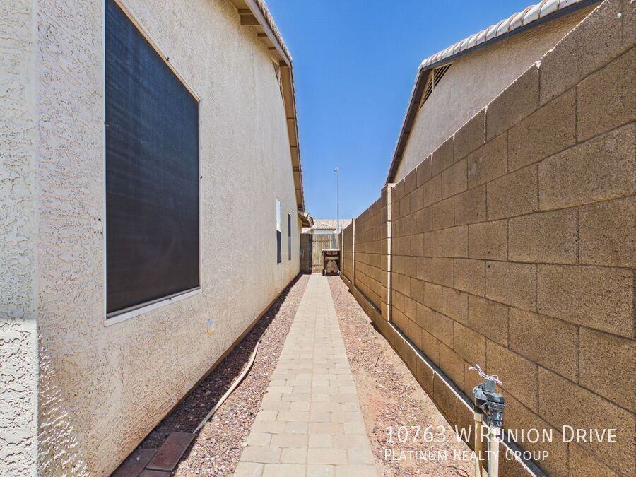 10763 W Runion Dr - Photo 6 of 34