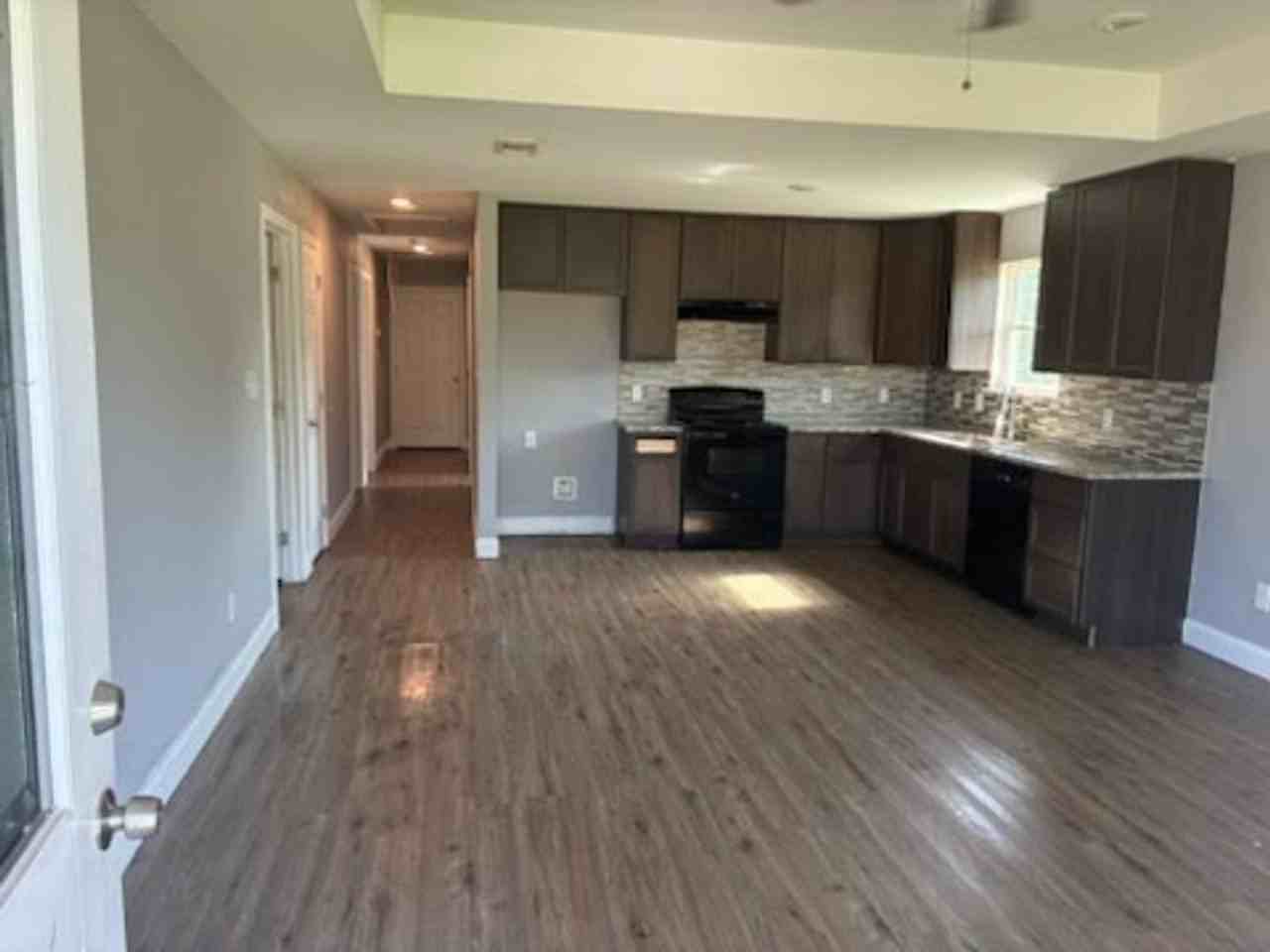 107 E Miller - Photo 3 of 13