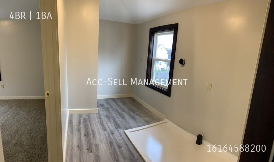 1122 Broadway Ave Nw - Photo 5 of 15