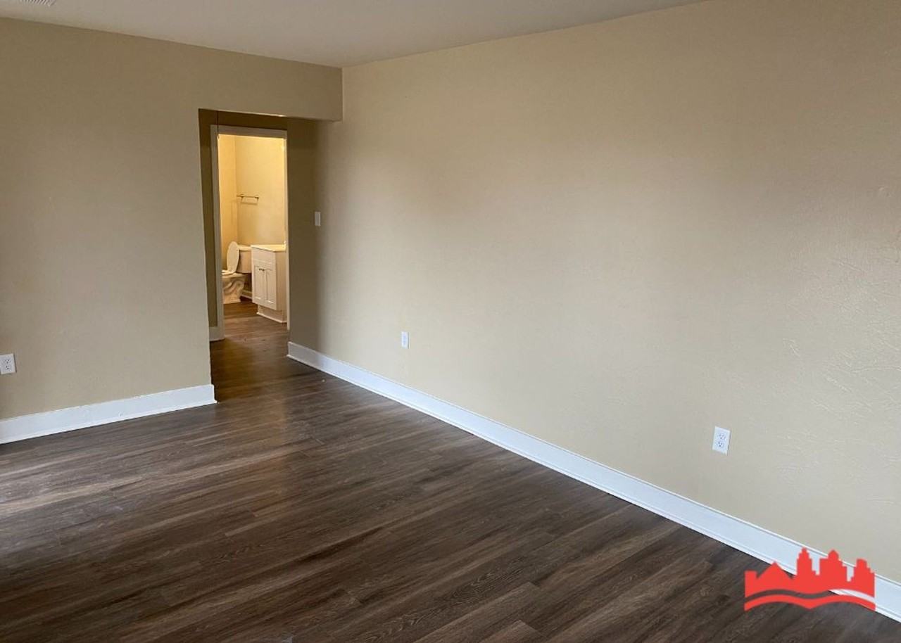 7815 Armour Rd - Photo 4 of 19