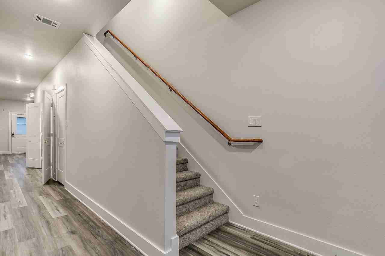 3145 Forest Park Blvd - Photo 4 of 47