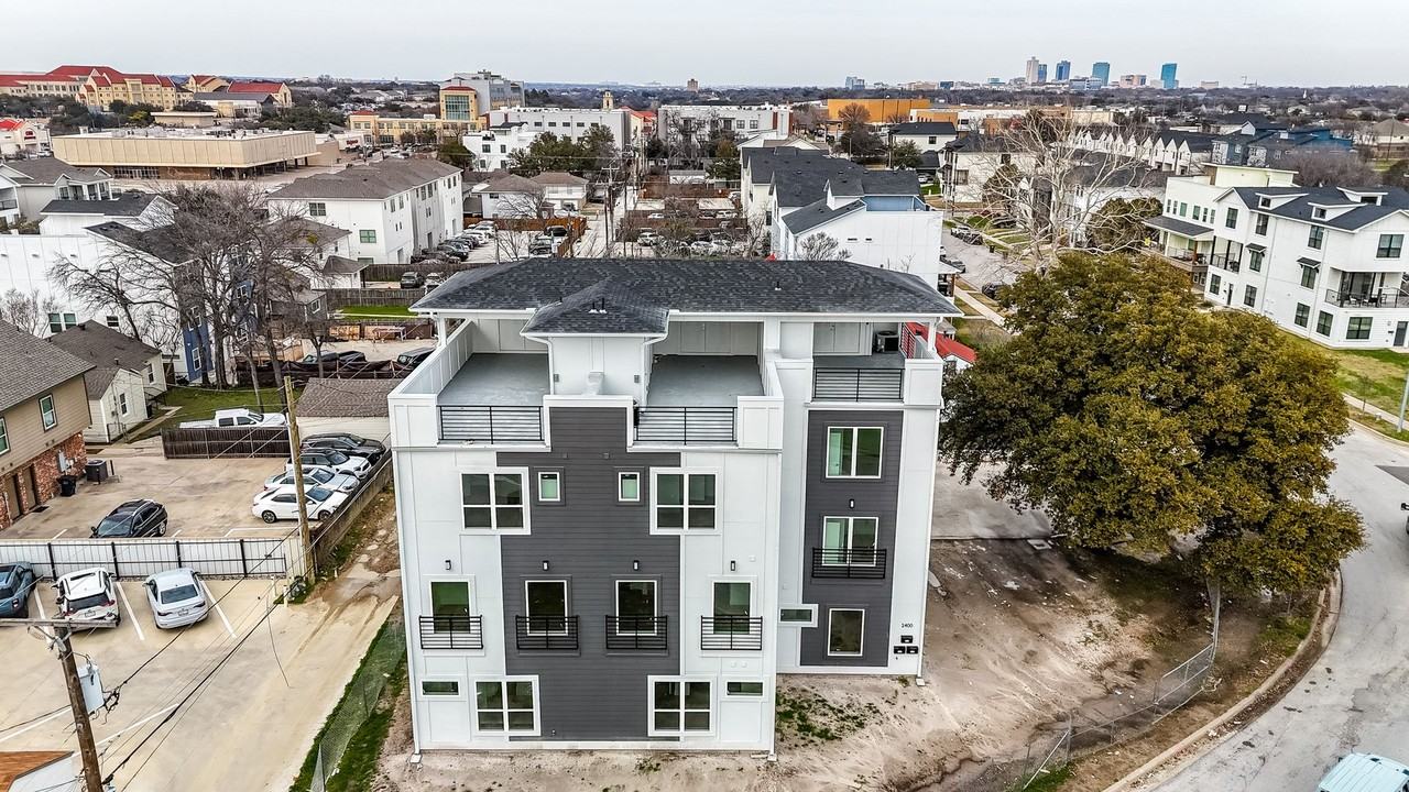 2400 Benbrook Dr   - Full House #108 - Photo 2 of 32