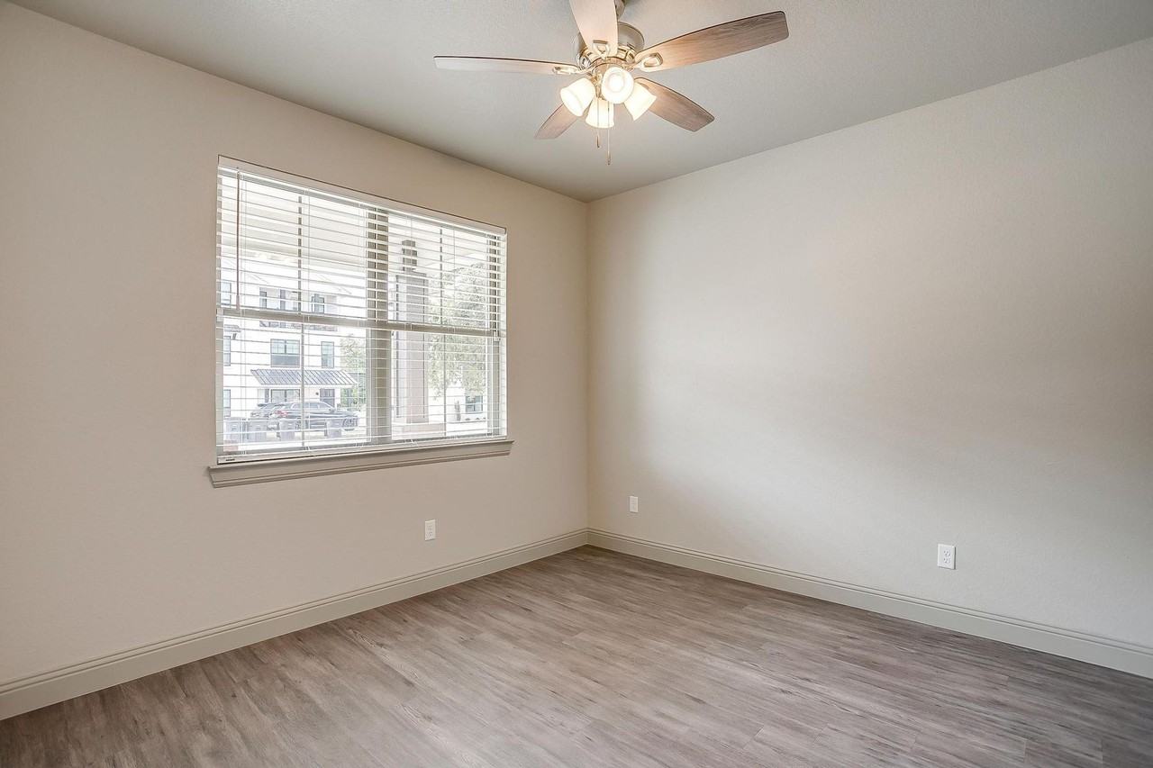2829 Forest Park Blvd - Photo 4 of 43