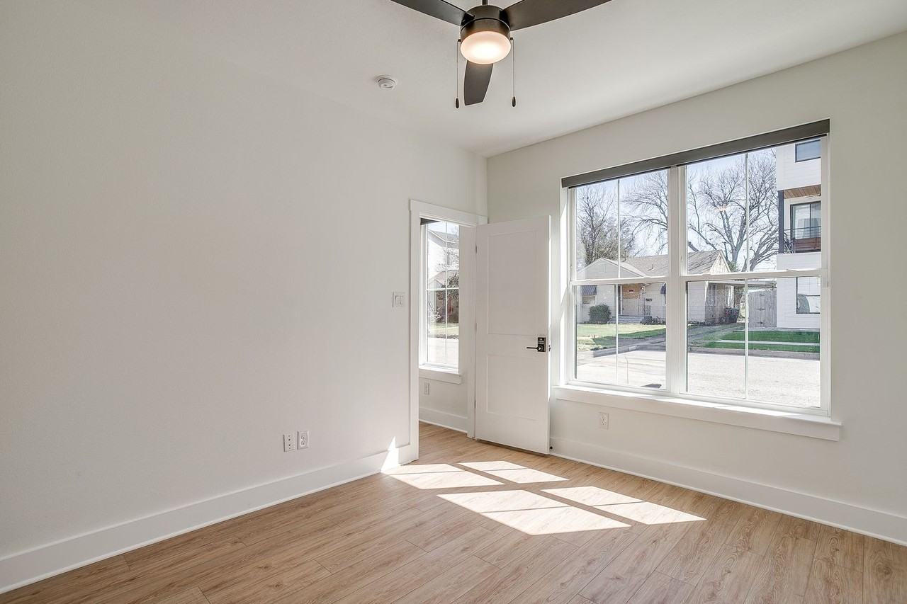 2320 Benbrook Blvd - Photo 5 of 43