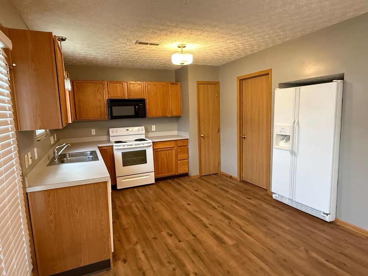 315 Saratoga St - Photo 5 of 14