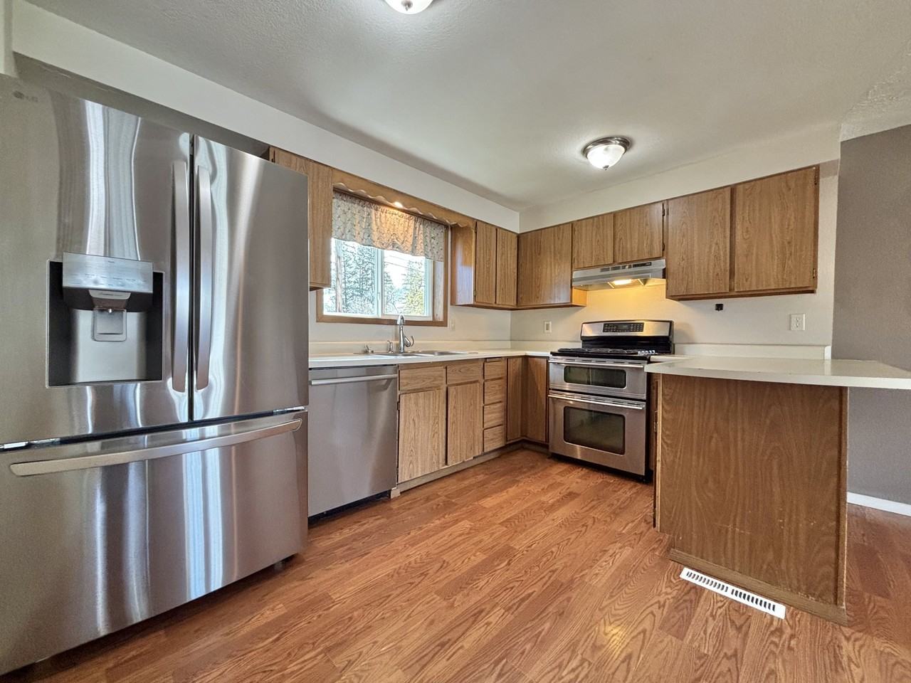 346 S Jefferson St - Photo 4 of 14