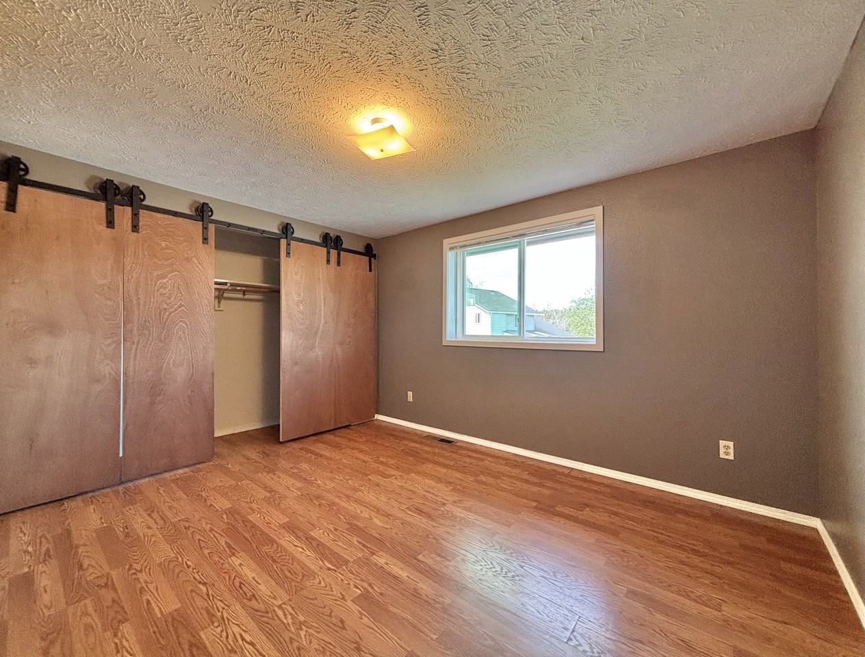 346 S Jefferson St - Photo 5 of 14