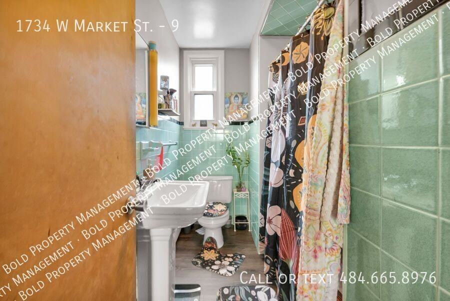 1734 W Market St #9 - Photo 4 of 18