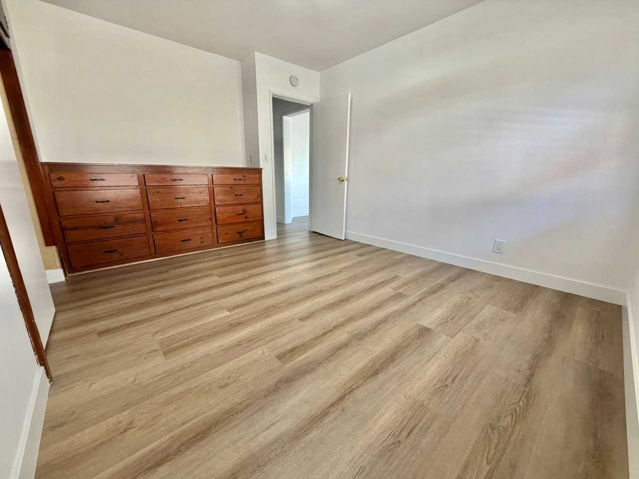 576 29th St - Photo 6 of 18