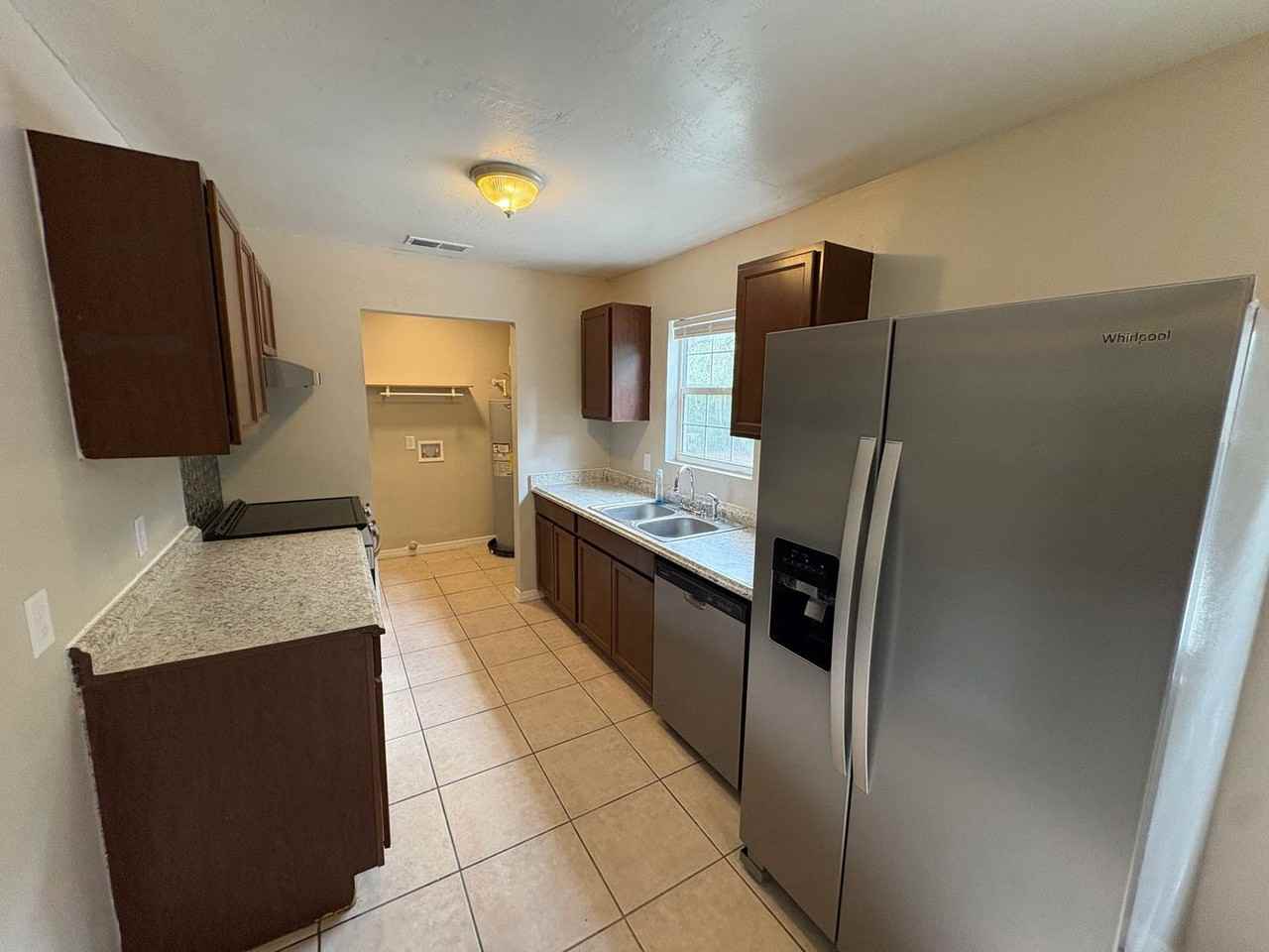 1410 Carolyn Ln - Photo 3 of 17