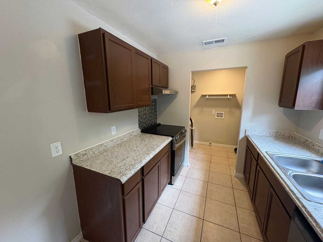 1410 Carolyn Ln - Photo 4 of 17