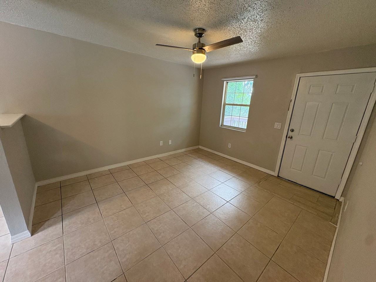 1410 Carolyn Ln - Photo 6 of 17