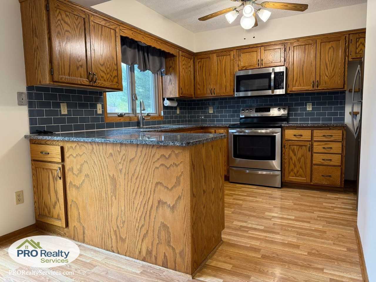 5593 Sheldon St - Photo 4 of 28