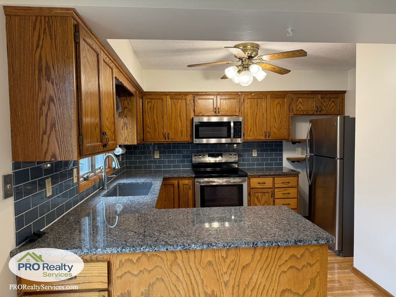 5593 Sheldon St - Photo 5 of 28