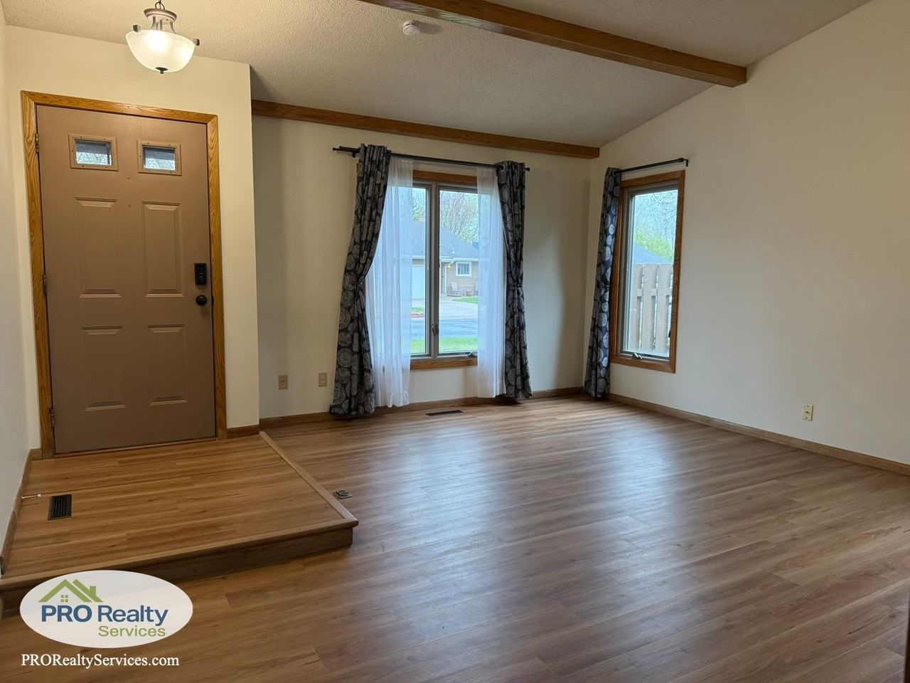 5593 Sheldon St - Photo 7 of 28