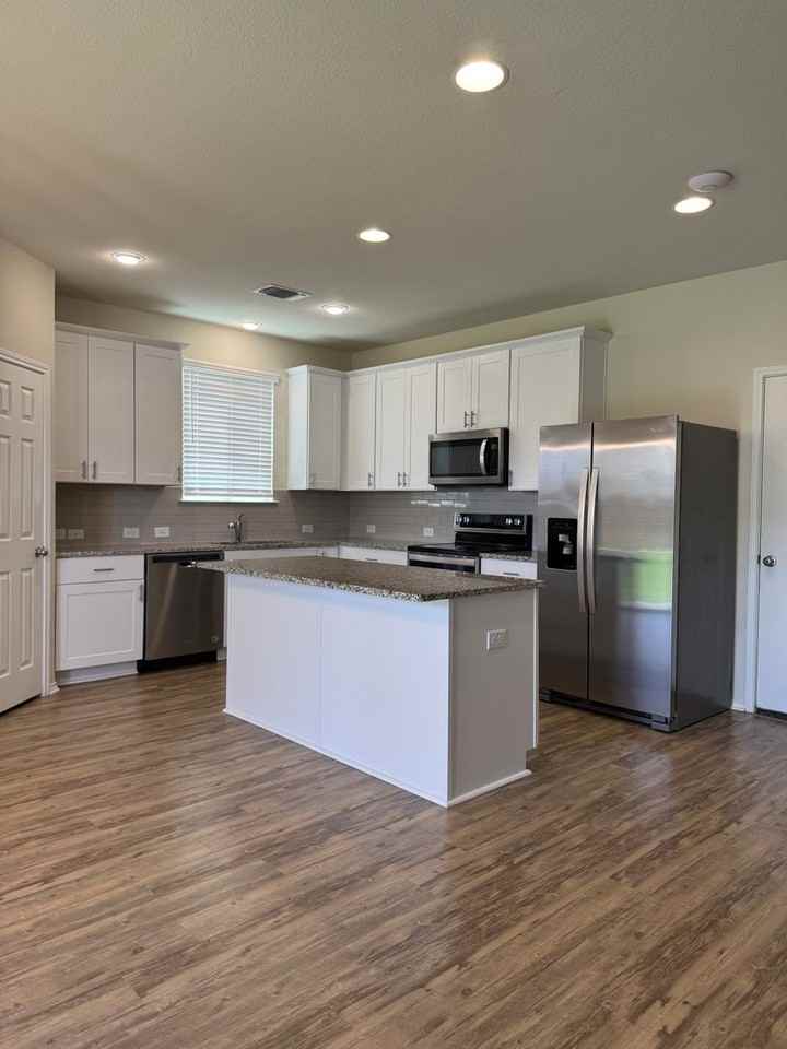 201 Bedford Falls Ln - Photo 6 of 18