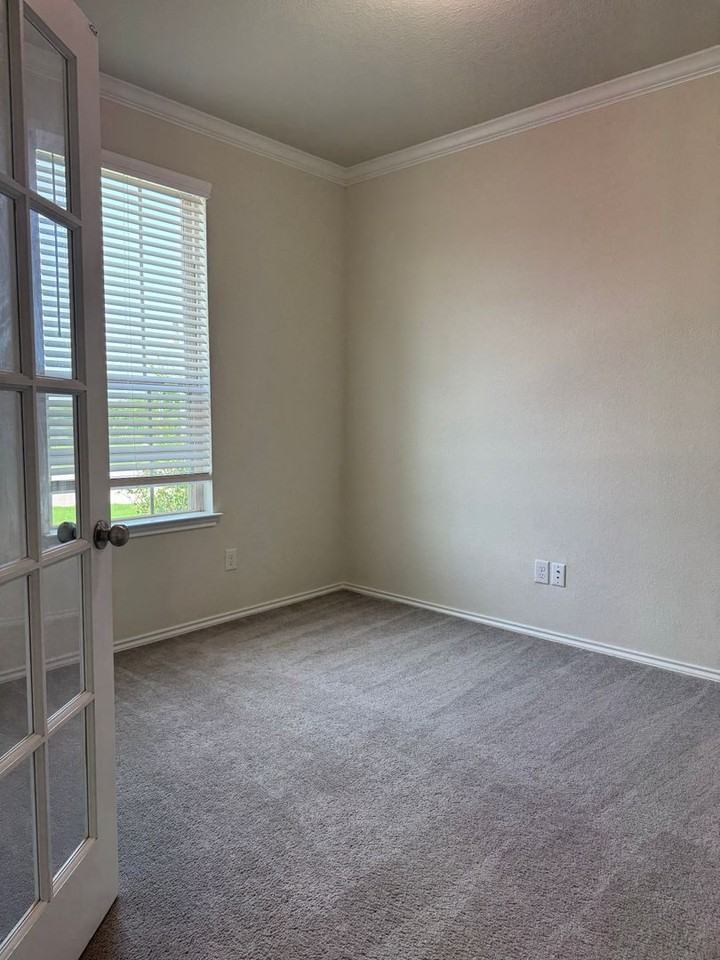 201 Bedford Falls Ln - Photo 7 of 18