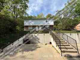 featured image of 1222 E Henry Clay Ave