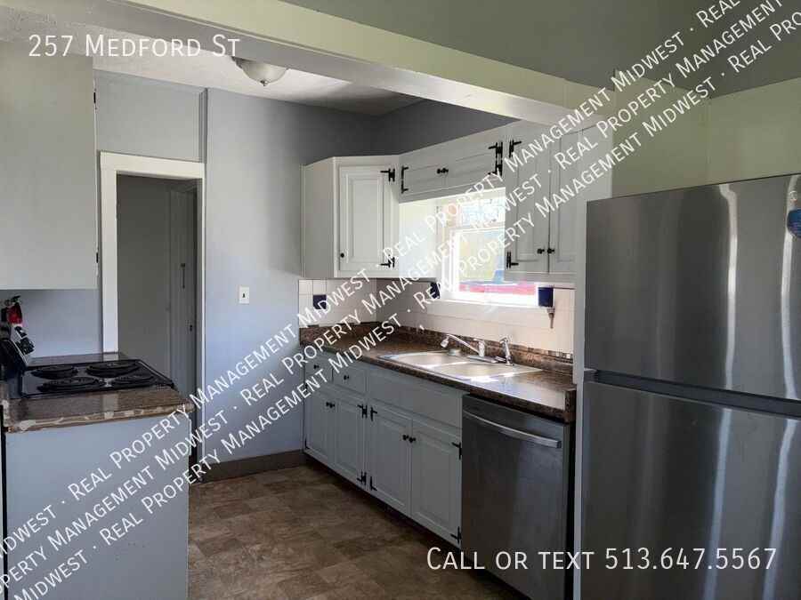 257 Medford St - Photo 6 of 12