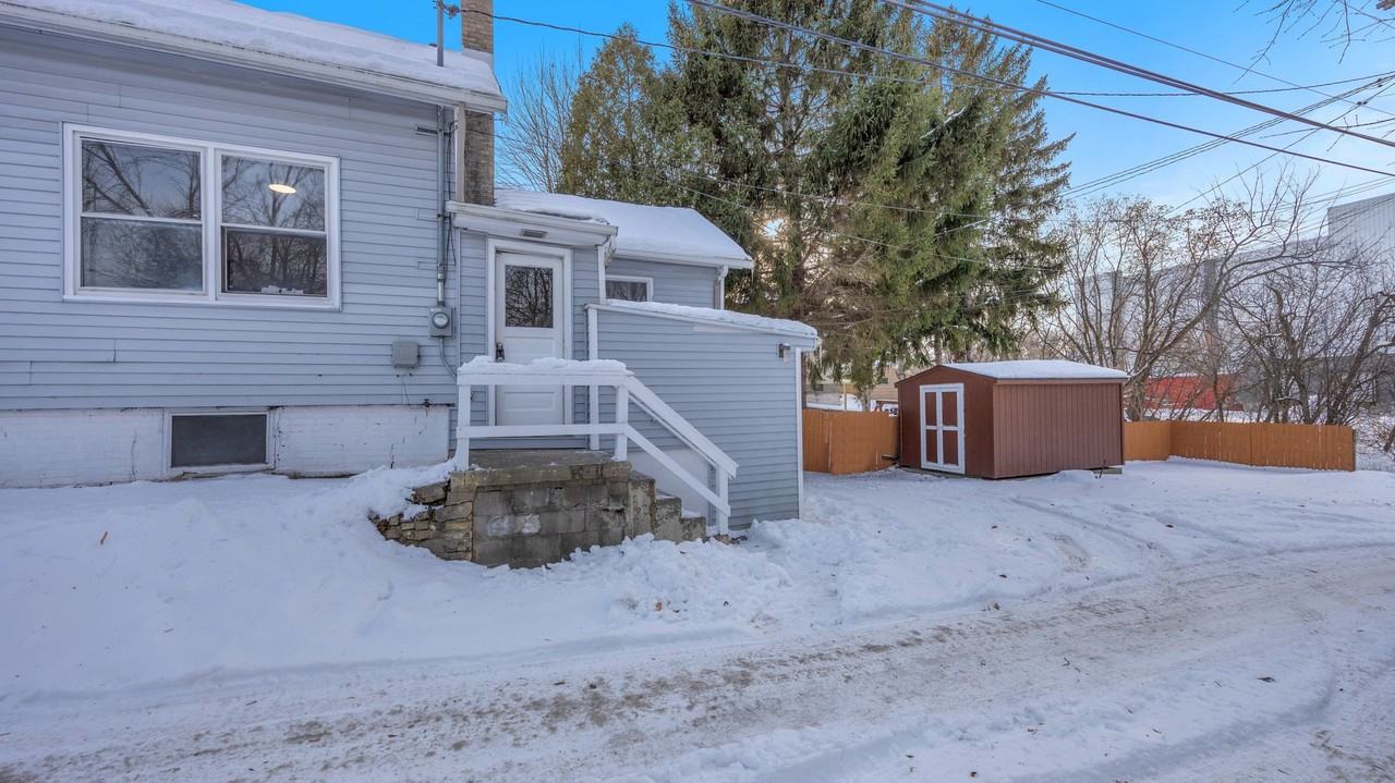 1118 S 13th St - Photo 3 of 26