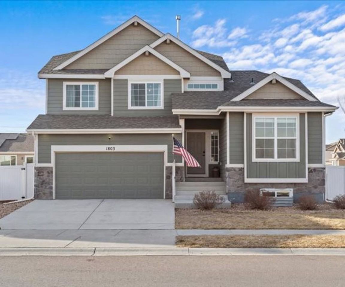 1803 104th Ave - Photo 2 of 34