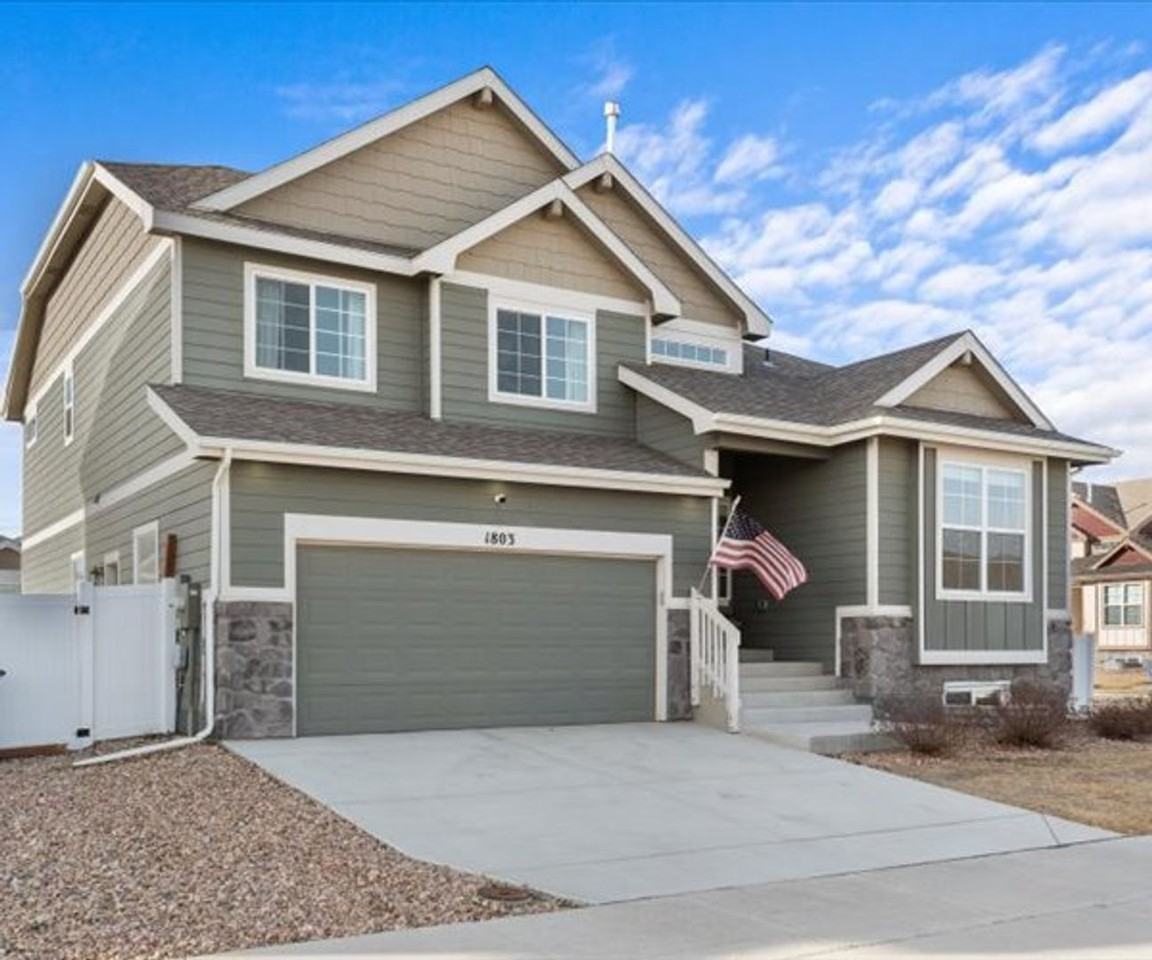 1803 104th Ave - Photo 3 of 34