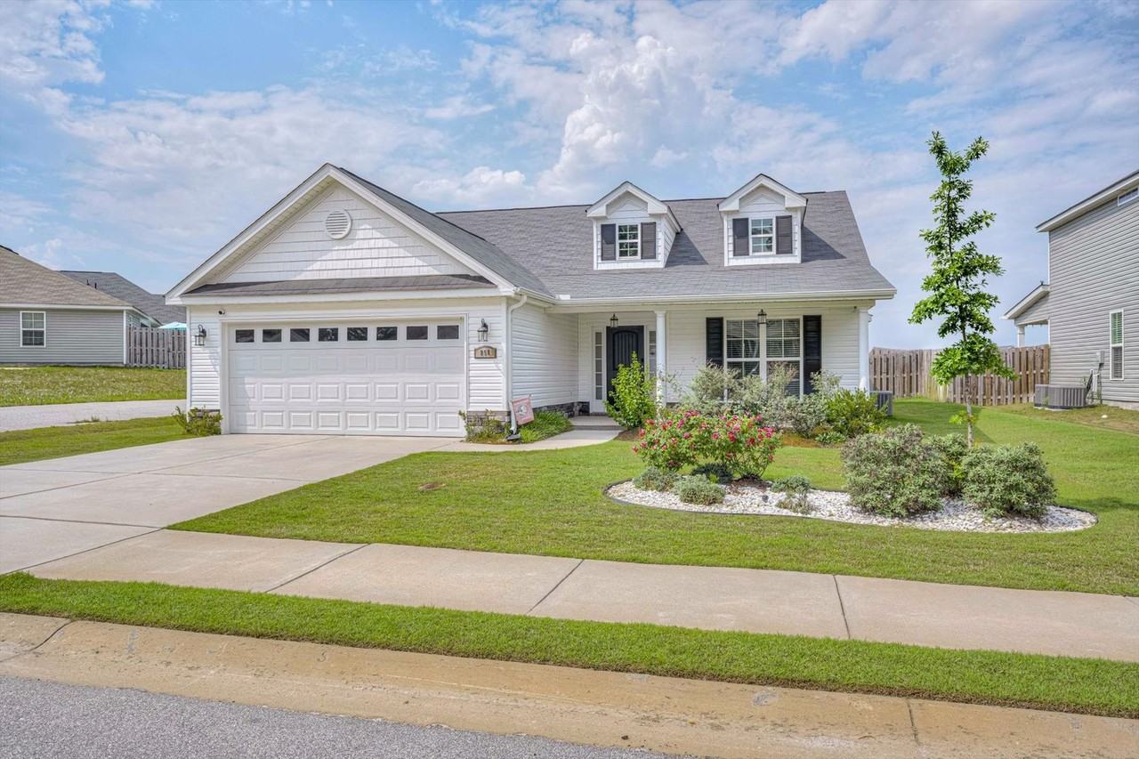 858 Goodale Dr - Photo 2 of 39