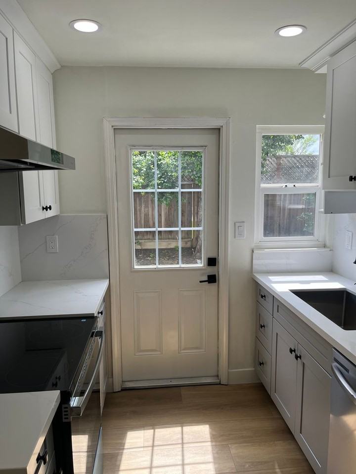 886 Brent Dr - Photo 2 of 24