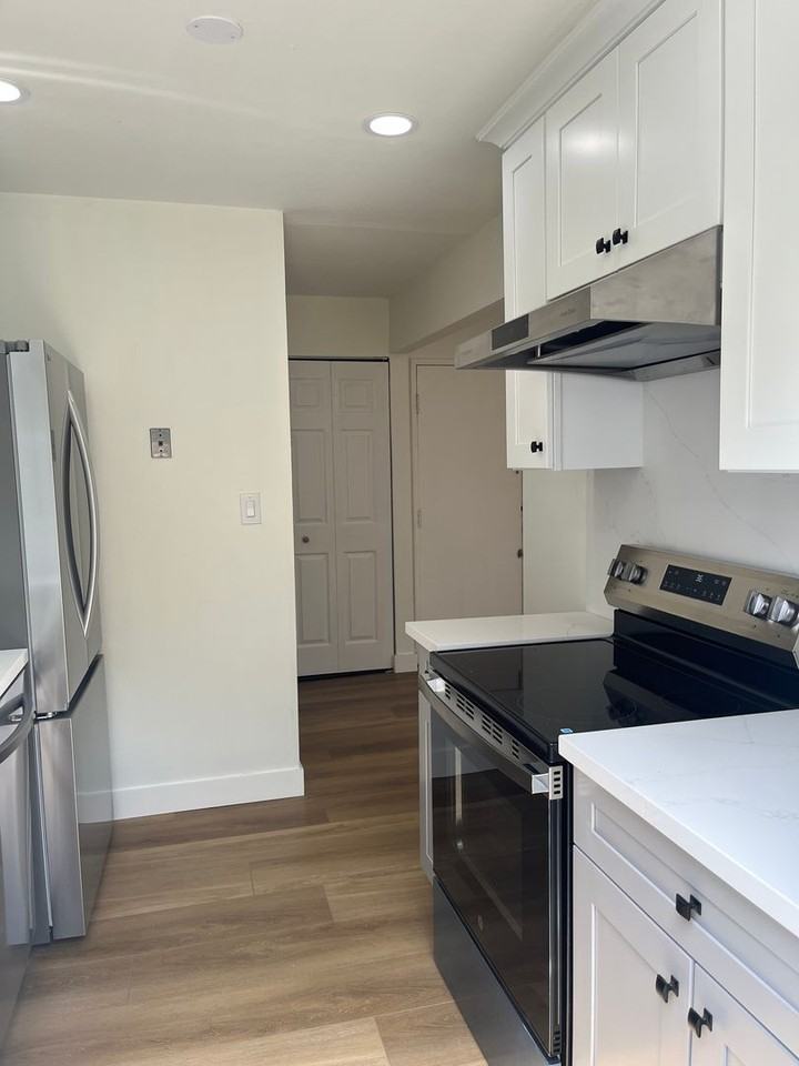 886 Brent Dr - Photo 3 of 24