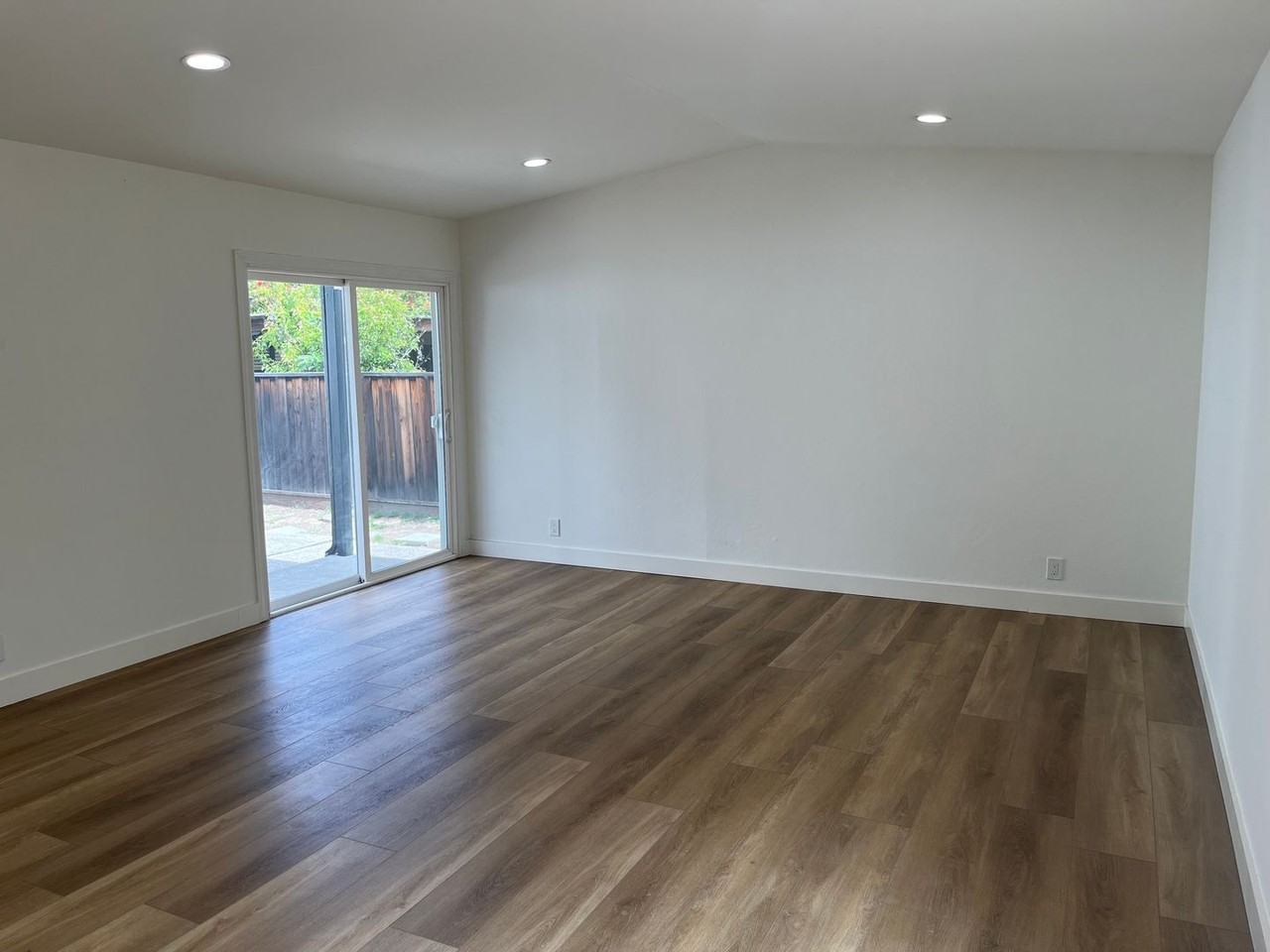 886 Brent Dr - Photo 6 of 24