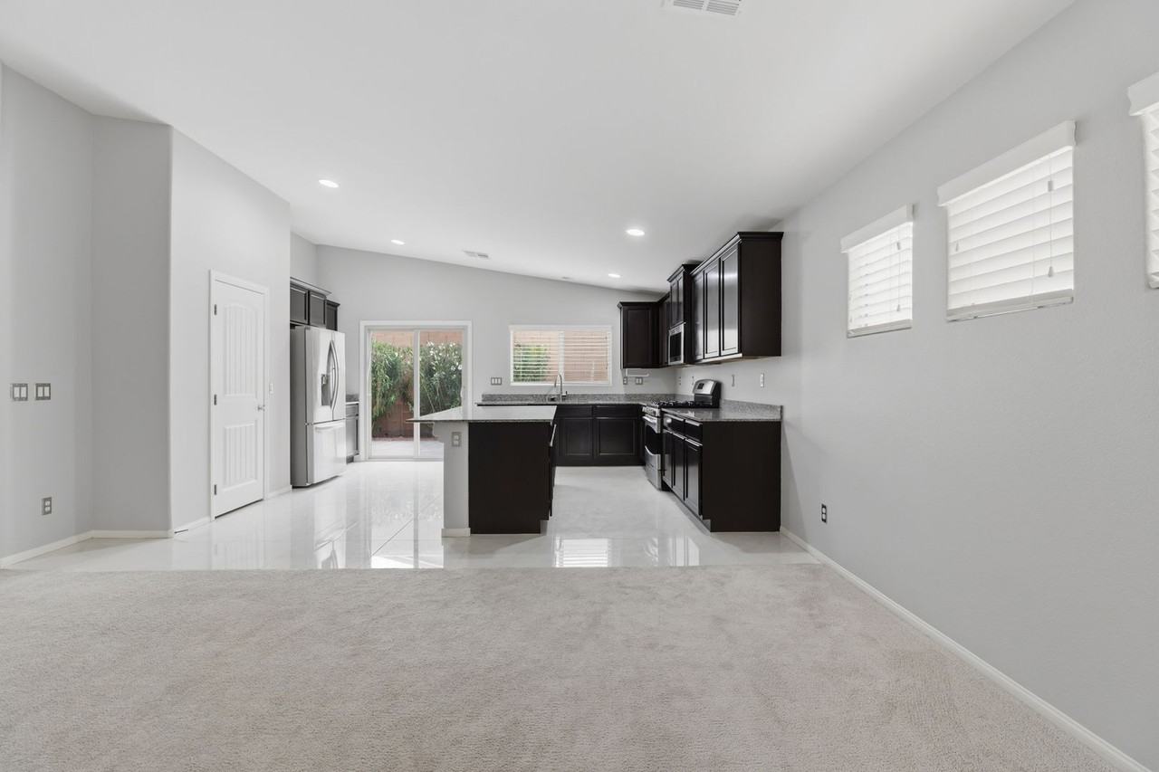 4557 Rockland Break Ct - Photo 7 of 50