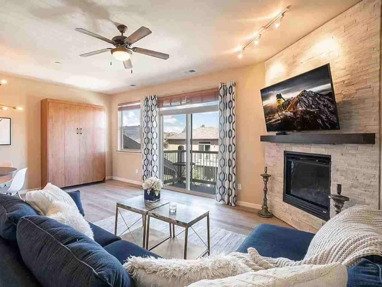175 Spinner St - Photo 2 of 18