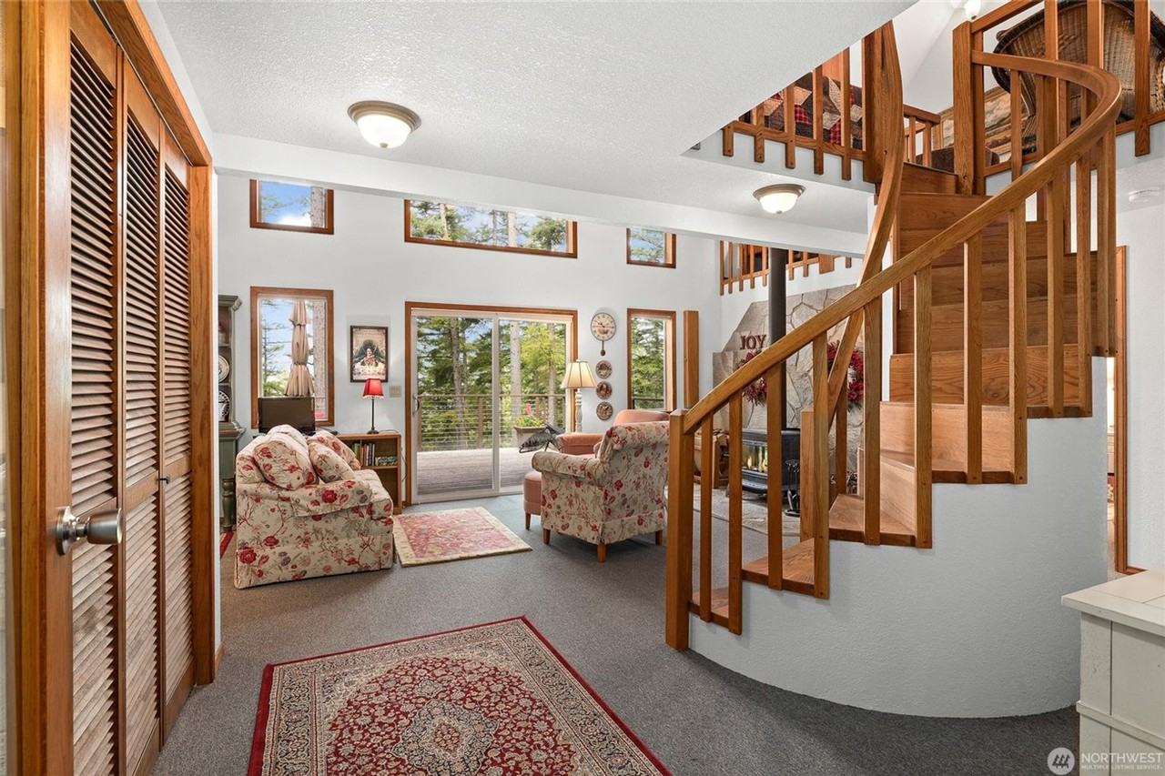 1161 Highland Loop - Photo 4 of 11
