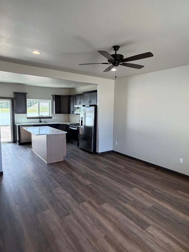 2660 N Neptune St - Photo 2 of 29