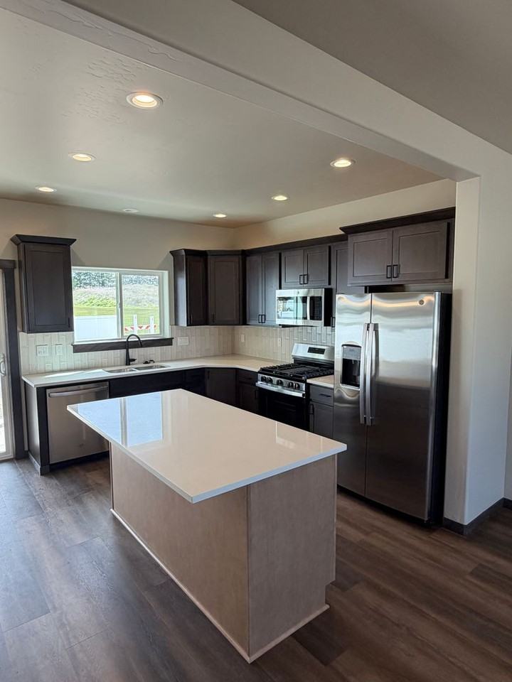 2660 N Neptune St - Photo 3 of 29