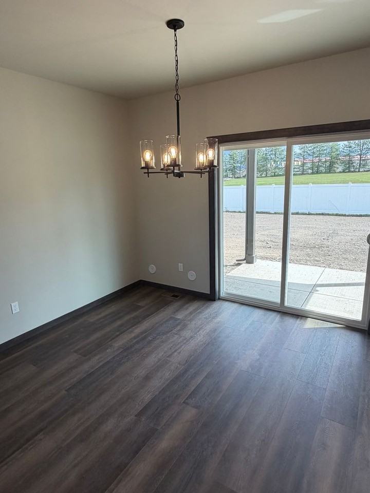 2660 N Neptune St - Photo 4 of 29