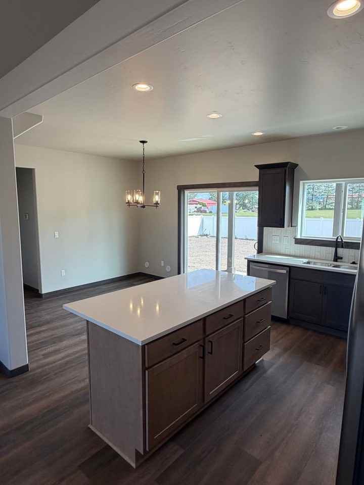 2660 N Neptune St - Photo 5 of 29