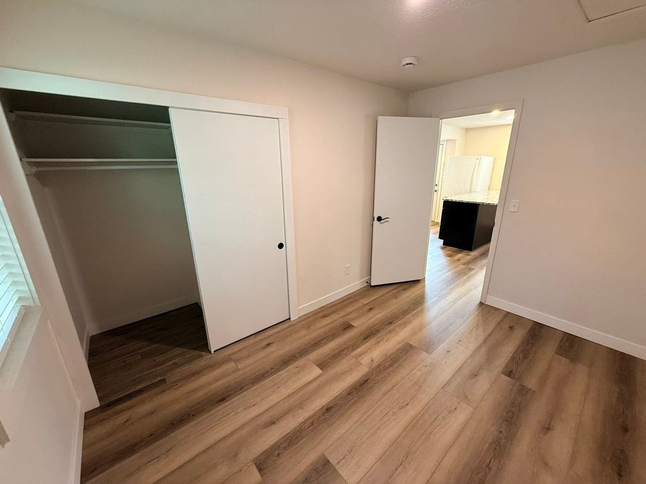 1343 E 7th St - Photo 4 of 17